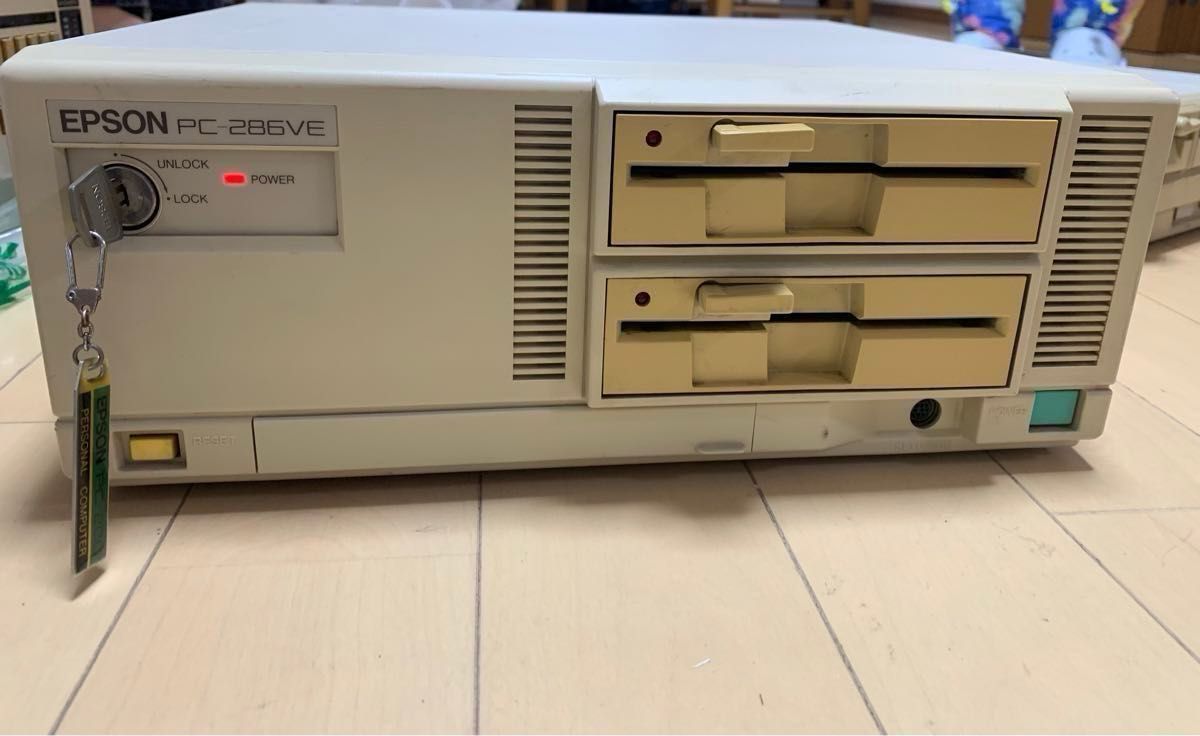 EPSON PC-286VE 旧型PC 【通電確認済】【ジャンク品】