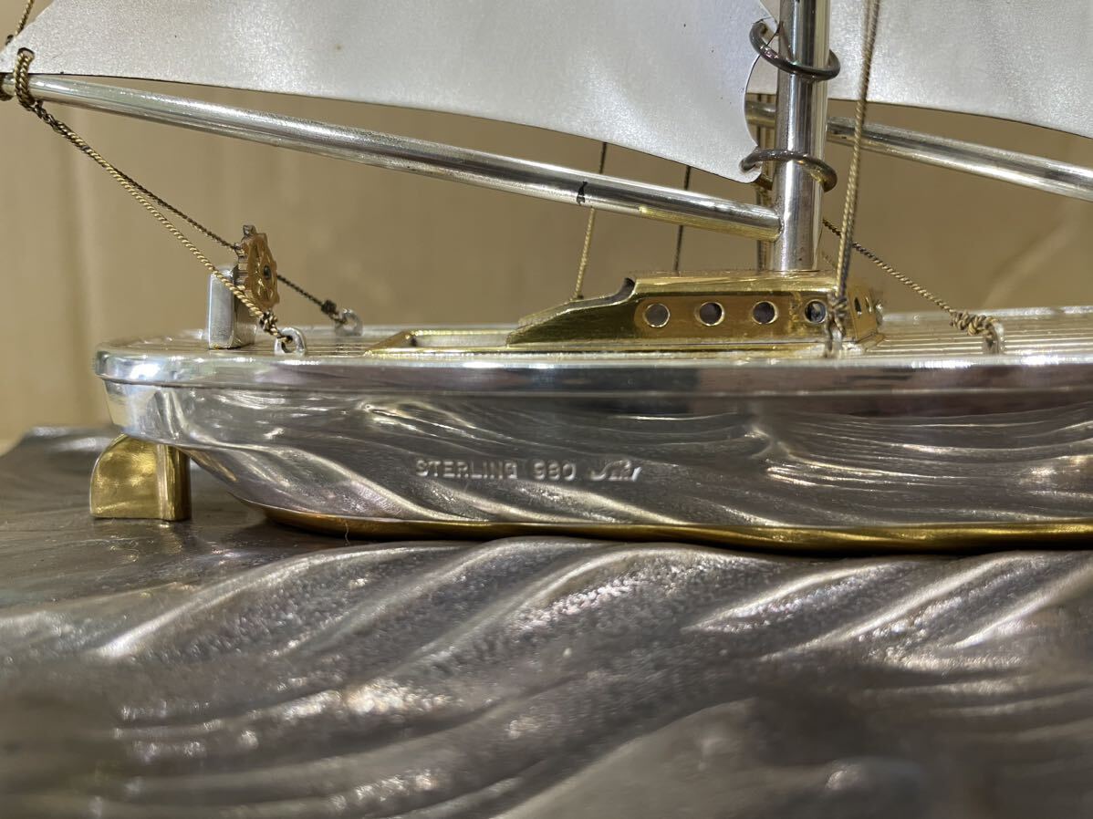 関武比古 作 純銀製 ヨット 総重量2.4kg STERLING 980 SEKI 刻印 ガラスケース付き 銀細工 置物 帆船 船 関工芸 武比古 SILVERの画像3