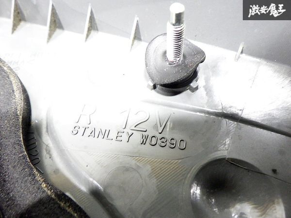 キレイ！点灯OK！トヨタ 純正 ZVW30 プリウス 後期 テールライト テールランプ 左右セット STANLEY W0390の画像9