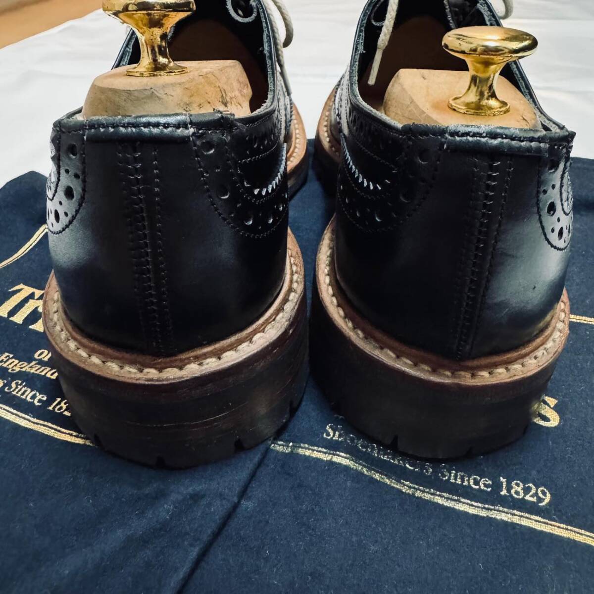 7.5 トリッカーズ コンビカラーウィングチップレザーシューズ メンズ 革靴 バイカラー 黒白 Tricker's イングランド製 コマンドソール_画像5