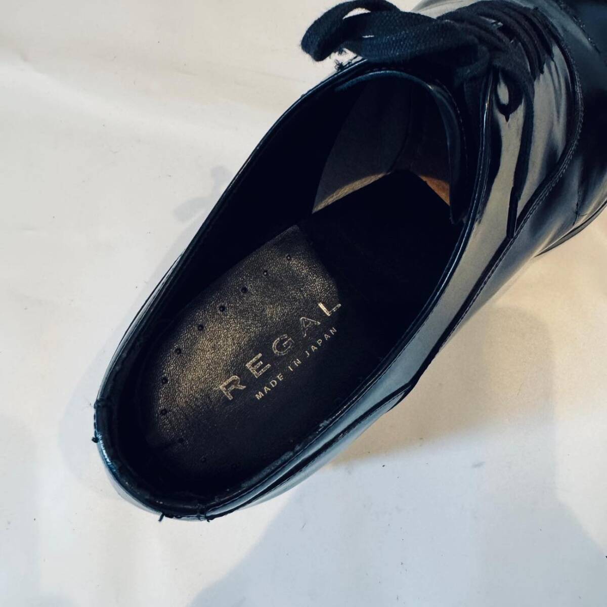 25.5cm REGAL リーガル 11NR パンチドキャップトゥ レザーシューズ ビジネスシューズ メンズ 革靴 男性用 ブラック 黒 ガラスレザーの画像8