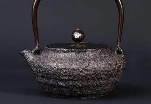 新品★ 砂鉄 大容量鉄壺 コーティングなし 手作り鉄 やかんを沸かす お茶の道具　800ML