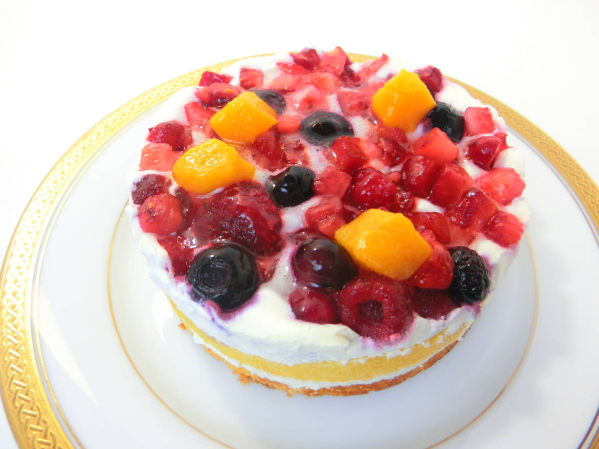 クワトロベリートルテ 業務用 高品質の冷凍ケーキ 4号ホール 便利な小分け _お誕生日やギフトにもオススメです！