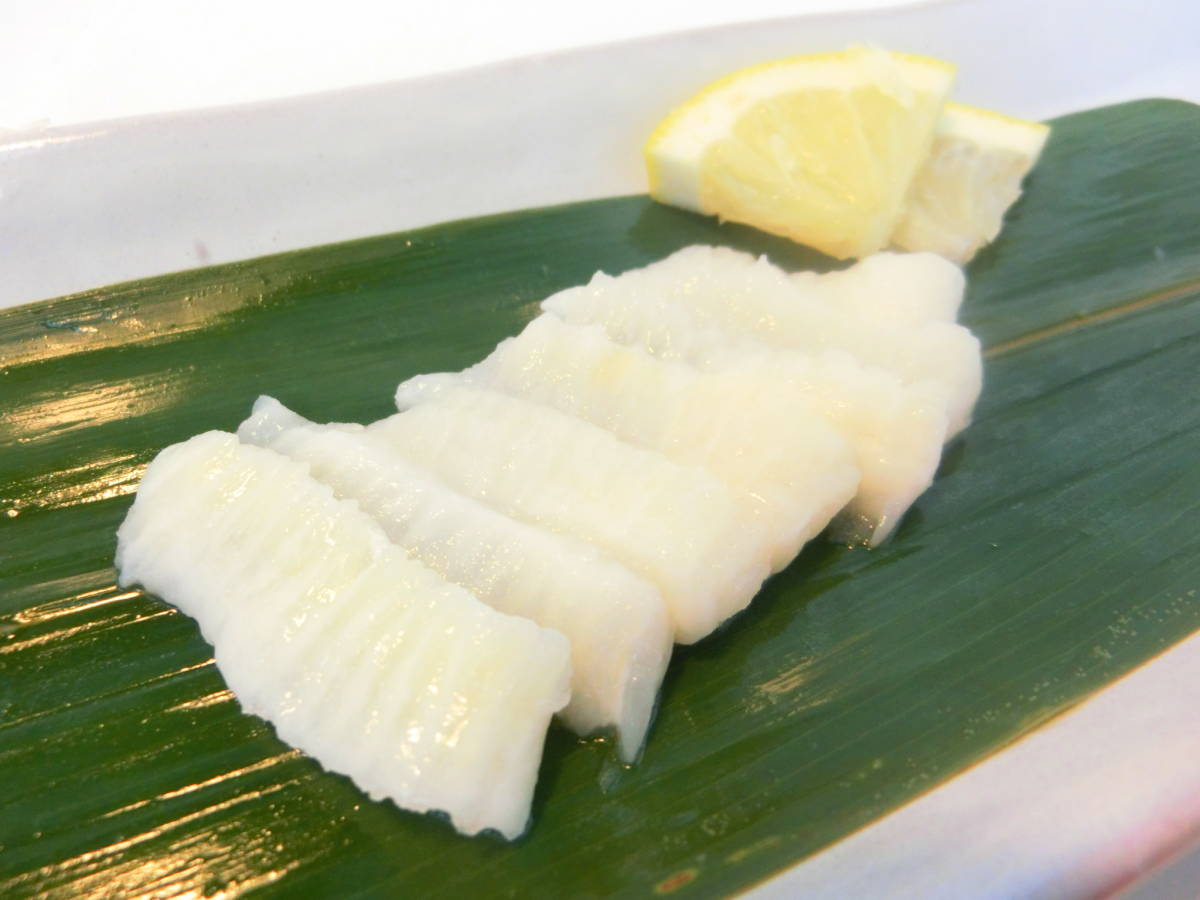 o sushi shop san also very popular! flatfish en side slice ending . sashimi for 1P20 sheets entering.!