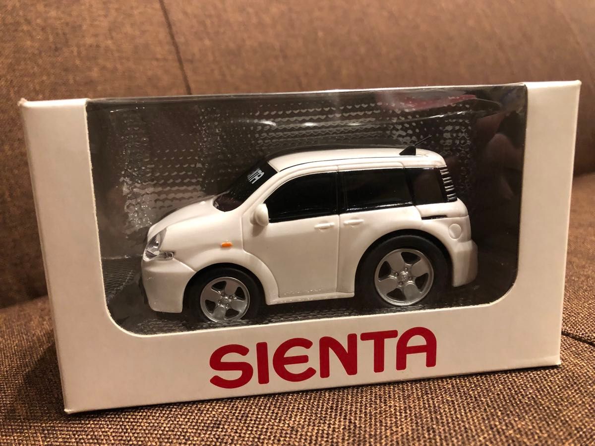 ミニカー トヨタ SIENTA