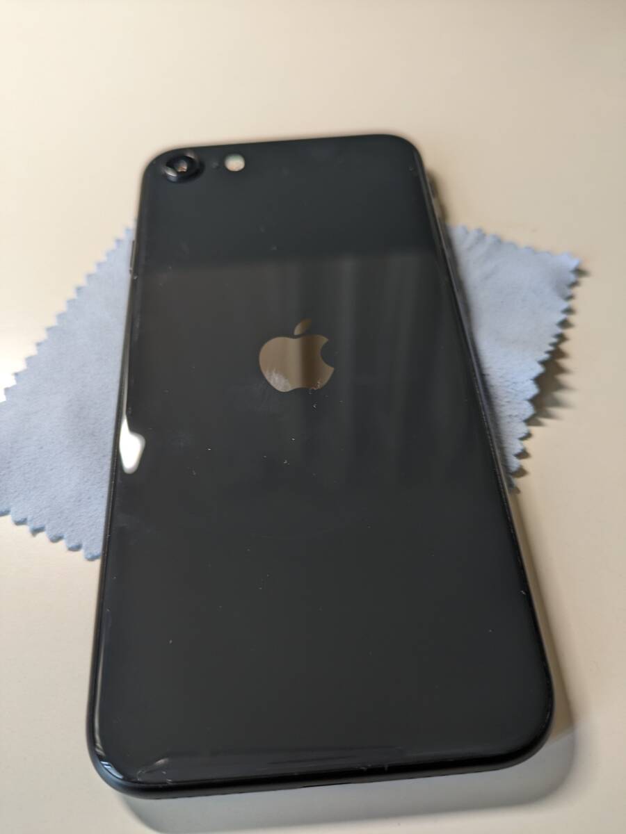 iPhone SE 第2世代 64GB ブラック MHGP3J/A SIMフリー済 中古美品・正常稼働 バッテリー94% 本体のみ（箱ケーブル等なし）【送料当方負担】の画像2