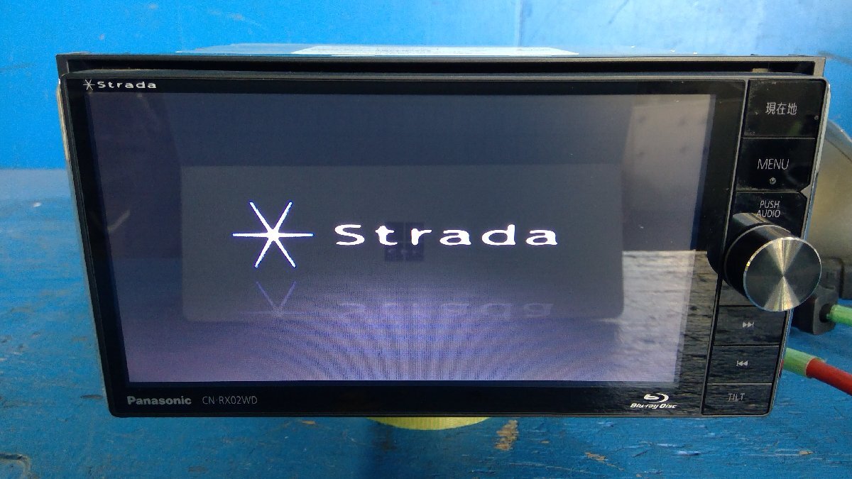 (S)　Panasonic Strada ストラーダ CN-RX02WD メモリーナビ 2015年地図データ Blu-ray CD FM AM Bluetooth フルセグ_画像1