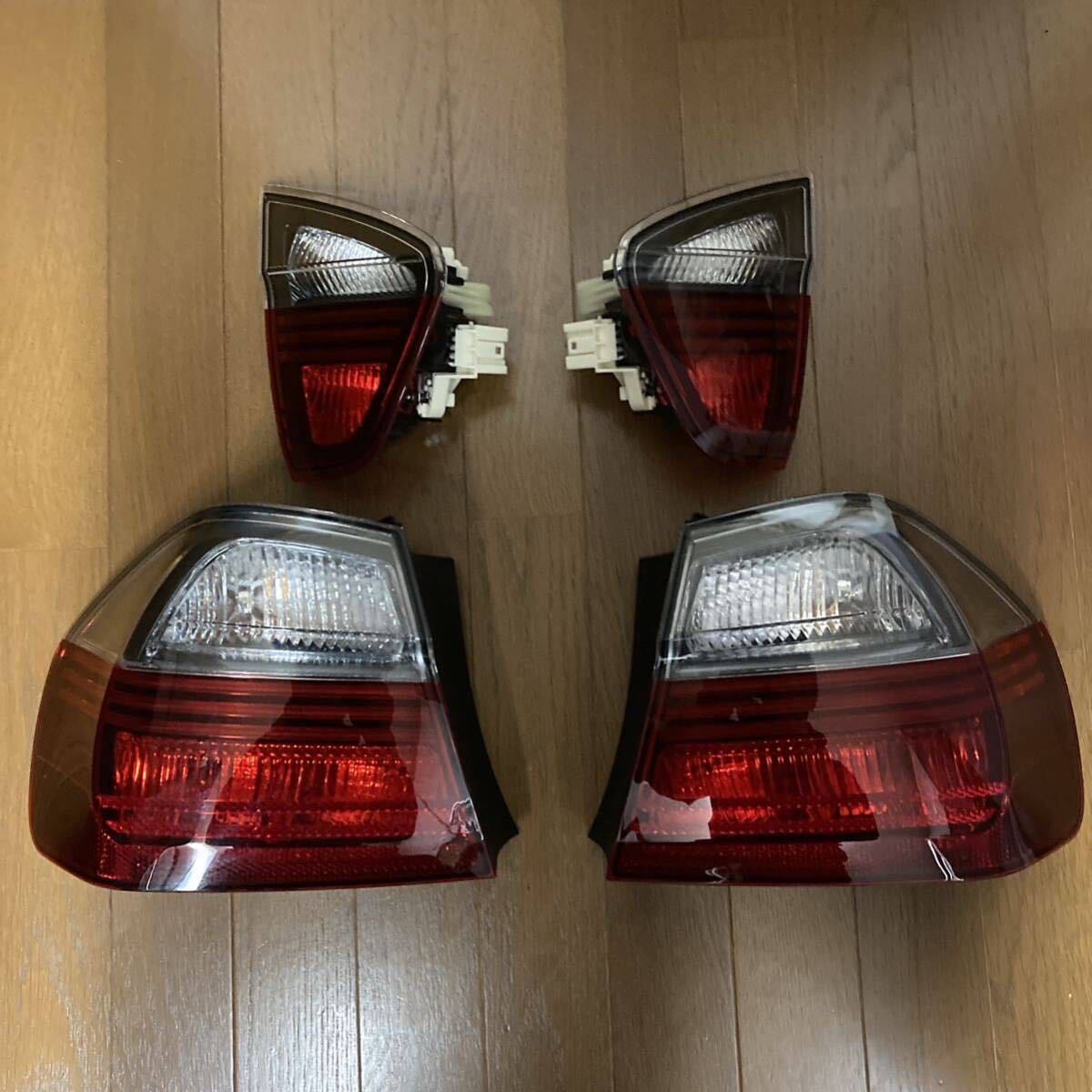 BMW純正E90用ブラックラインホワイトテールライト左右セットの画像1