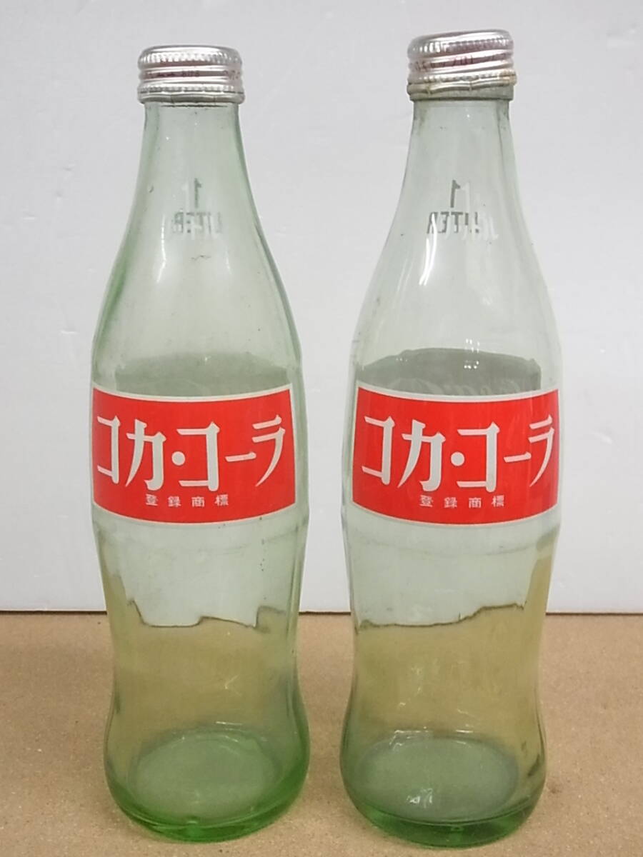 コカコーラ Coca-Cola☆ 空き瓶 1リットル 2本セット 蓋付 昭和レトロ ヴィンテージ_画像3
