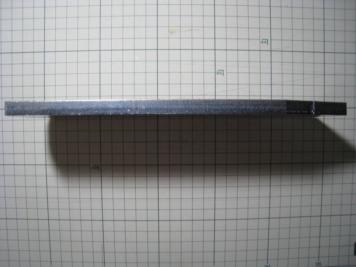鉄板（特殊形状）　厚さ約9mm　縦約229mm　横約79mm　重量約1.199g　管理番号TW-44_画像4