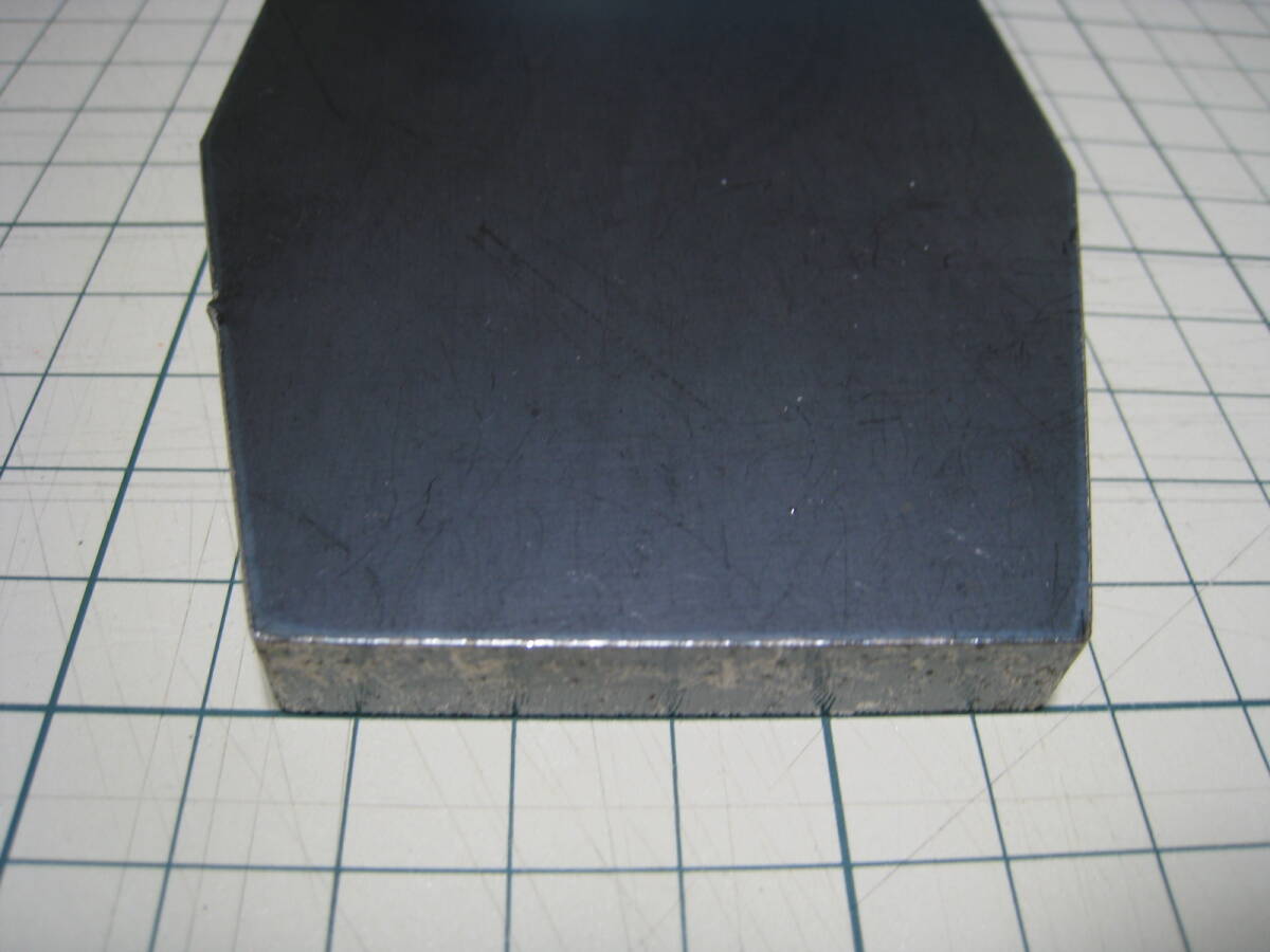 鉄板（特殊形状）　厚さ約9mm　縦約229mm　横約79mm　重量約1.199g　管理番号TW-44_画像7