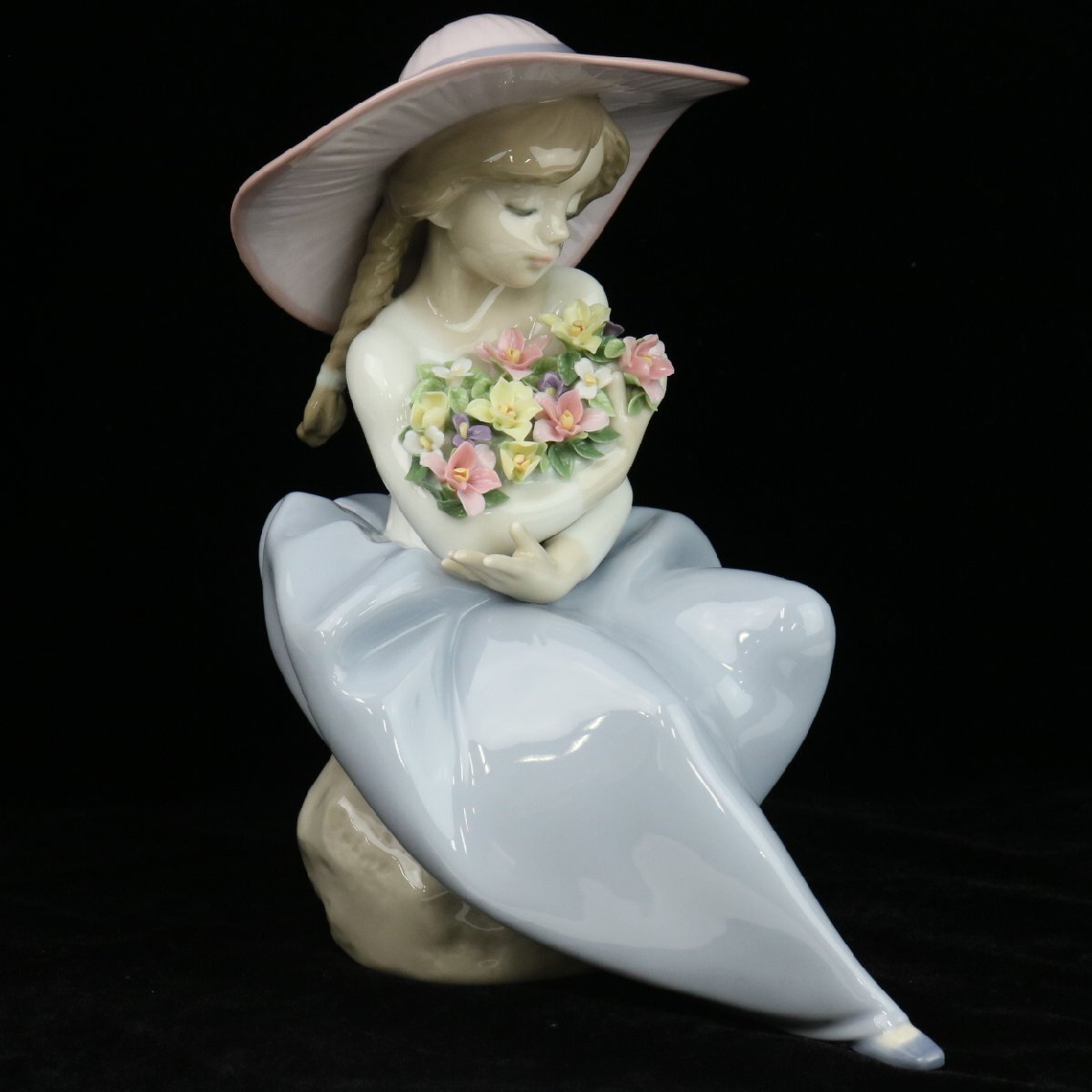 リヤドロ LLADRO 花の香りに包まれて 5862 フィギュリン 陶磁器人形 置物 ★いろどり★