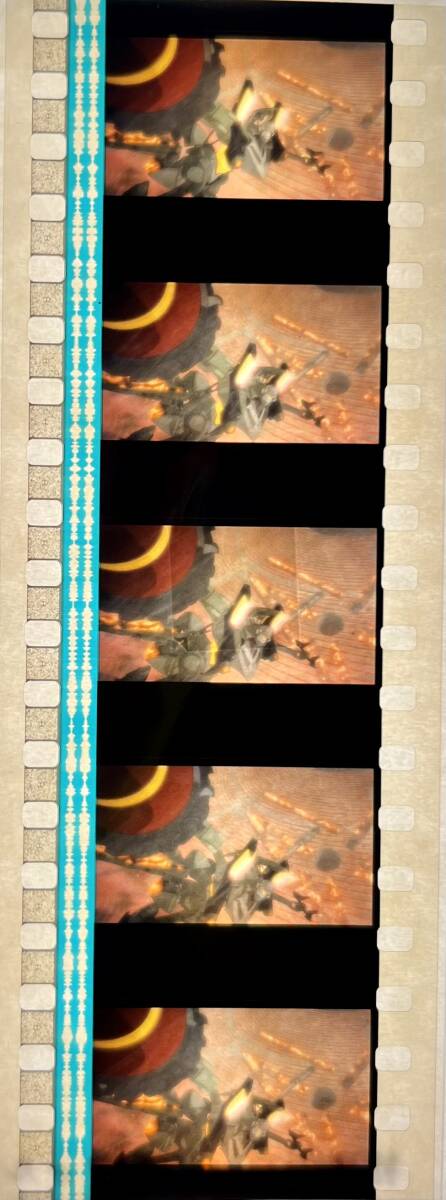 【即決】 エヴァンゲリオン 新劇場版 破 Blu-ray ＆ DVD 初回版 特典 フィルム 仮設5号機 (攻撃シーン)_画像1