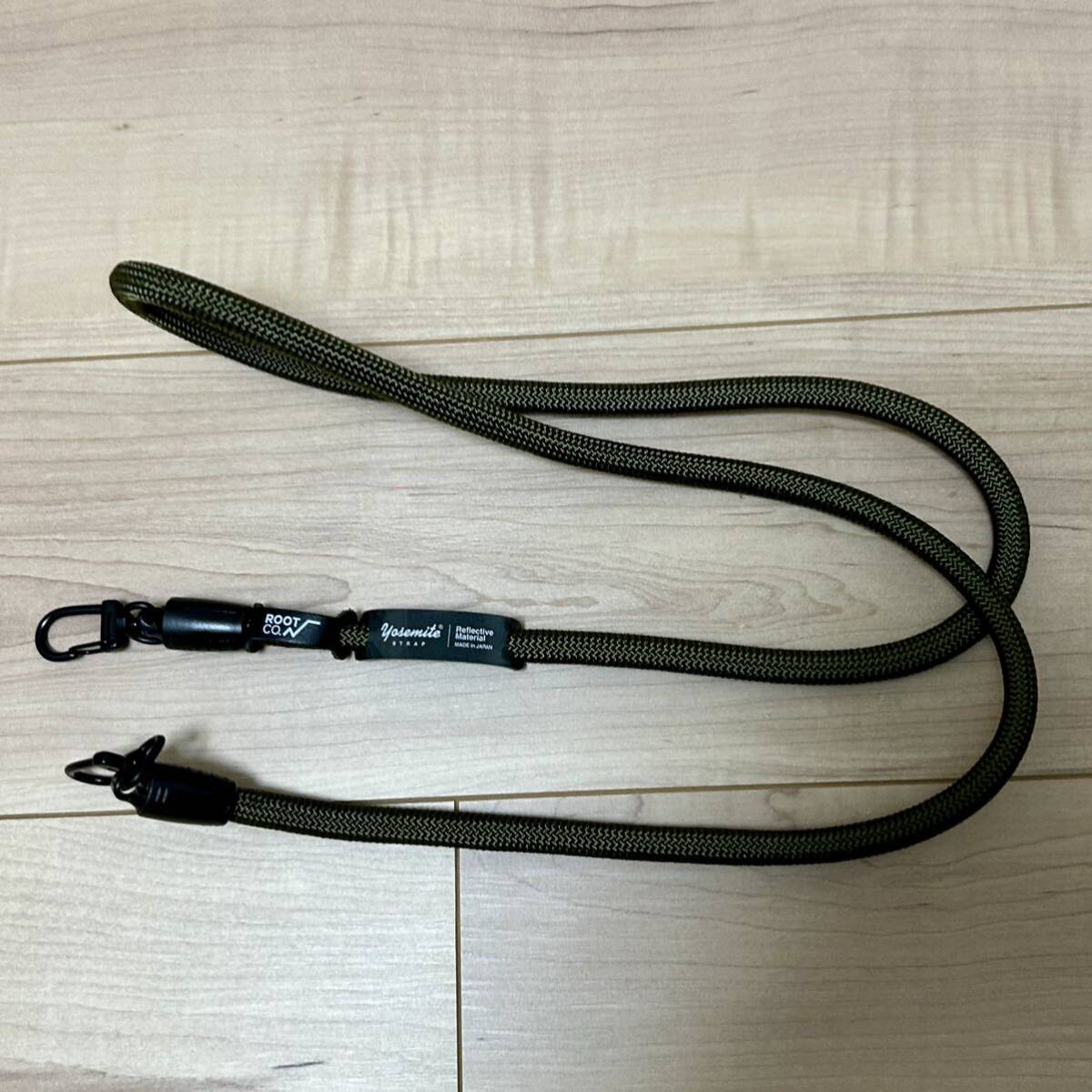 【美中古品】即決！ROOT CO. × Extended Photographic Material YOSEMITE MOBILE STRAP(カーキ) ストラップ ルートコー 定番 携帯 スマホの画像1