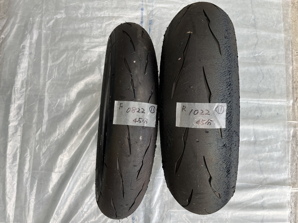 ブリヂストン バトラックス　BRIDGESTONE RACING BATTLAX R11 前後セット 120/600 180/640　R6 CBR　2022年製造 45分使用 ⑪_画像1