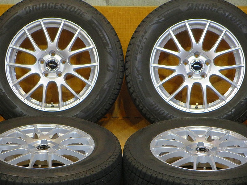 美品 バリ溝【21年製ブリヂストン ブリザック DM-V3 225/65R17】17インチ 7J+38 PCD114.3-5H ハリアー RAV4 エクストレイル CX-5 CX-8の画像1