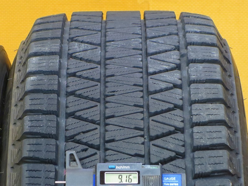 美品 バリ溝【21年製ブリヂストン ブリザック DM-V3 225/65R17】17インチ 7J+38 PCD114.3-5H ハリアー RAV4 エクストレイル CX-5 CX-8の画像9