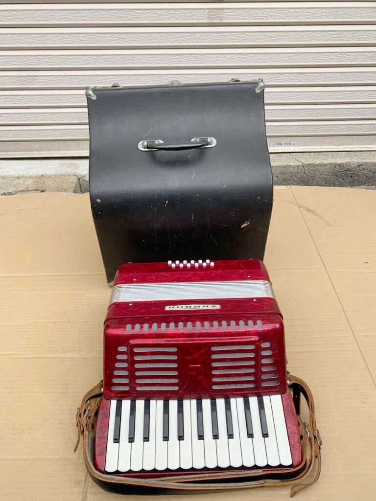 C3DP-043012 YAMAHA ヤマハ アコーディオン 8905 Steel Reeds Accordion 鍵盤楽器 レッド 赤 楽器 ハードケースの画像1