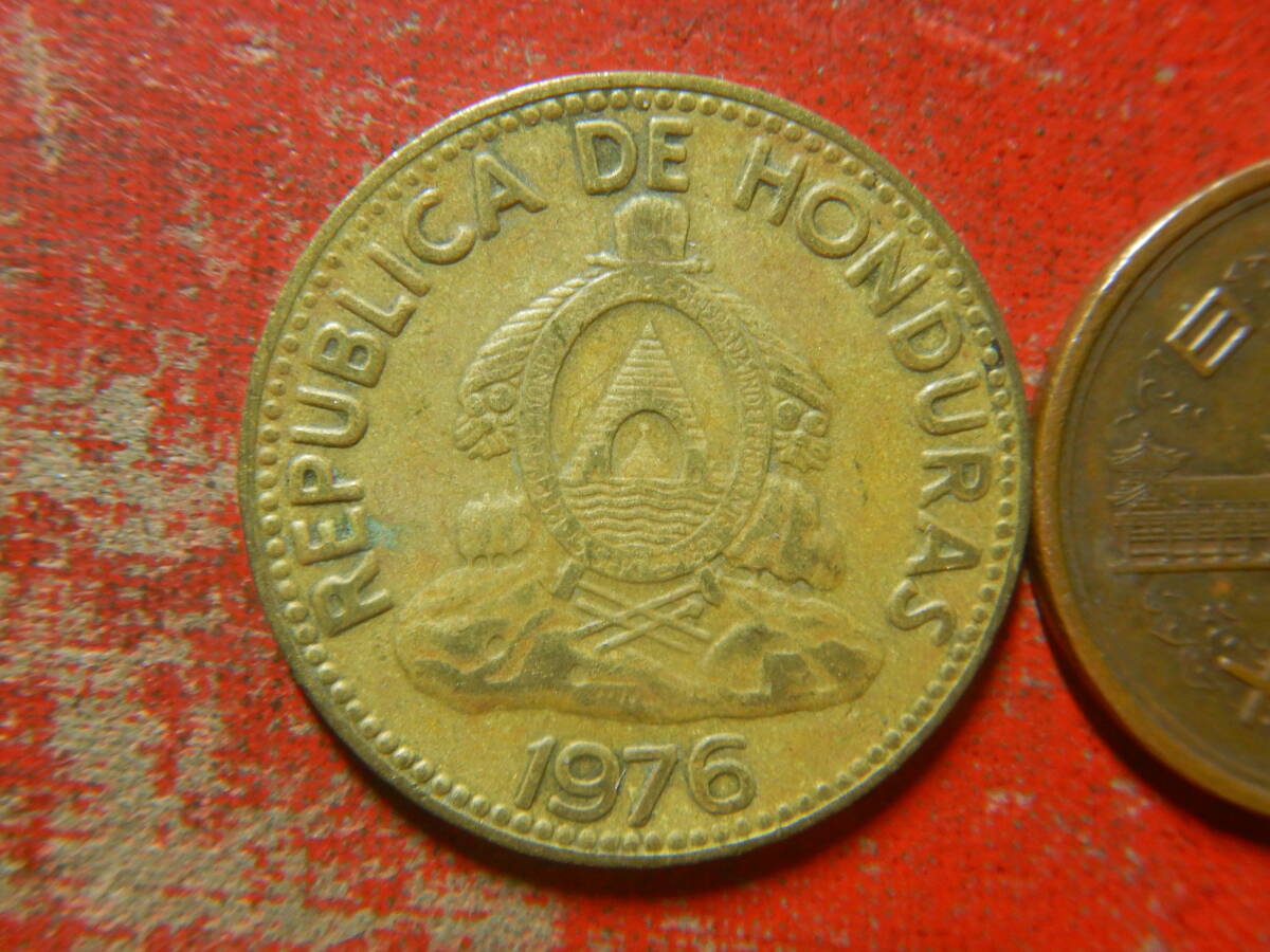 外国・ホンジュラス／１０センタボ黄銅貨（1976年）：発行枚数1,000万枚 240410の画像1