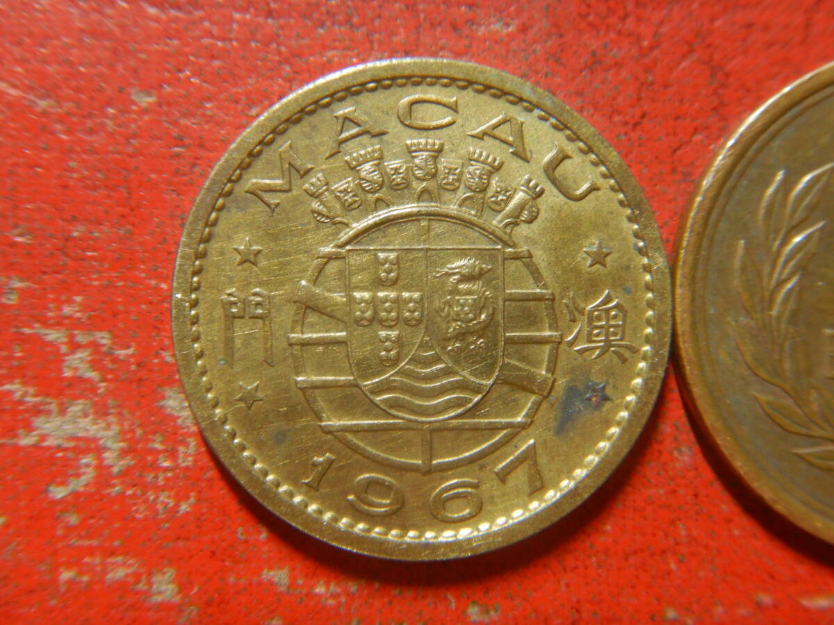 外国・マカオ／１０アヴォス・ニッケル黄銅貨（1967年） 240424の画像1