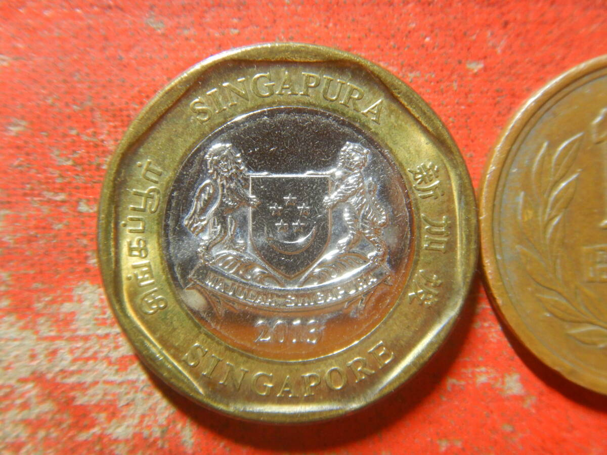 外国・シンガポール／１ドル・クラッド貨（2013年）　240428_画像2