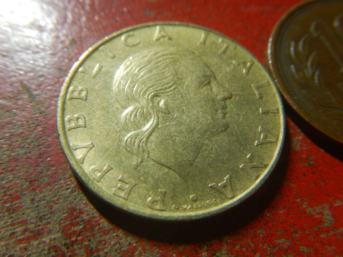 外国・イタリア／２００リレ・アルミニウム青銅貨（1995年） 240428の画像3