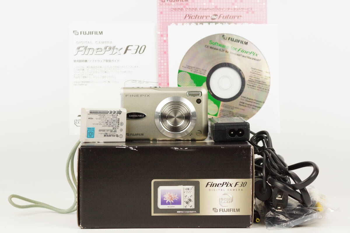 ■ 美品 ■ フジフイルム FUJIFILM FinePix F30 コンパクトデジタルカメラ 元箱等付属品多数 9419_画像1