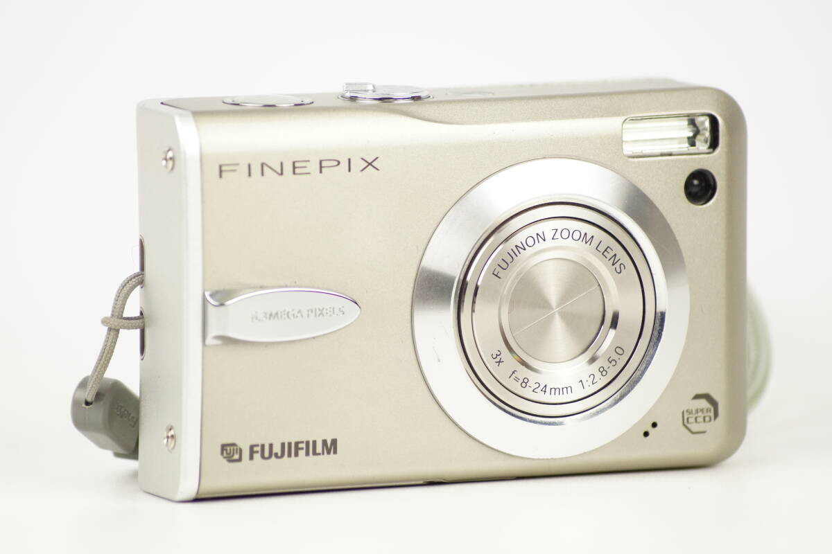 ■ 美品 ■ フジフイルム FUJIFILM FinePix F30 コンパクトデジタルカメラ 元箱等付属品多数 9419_画像2
