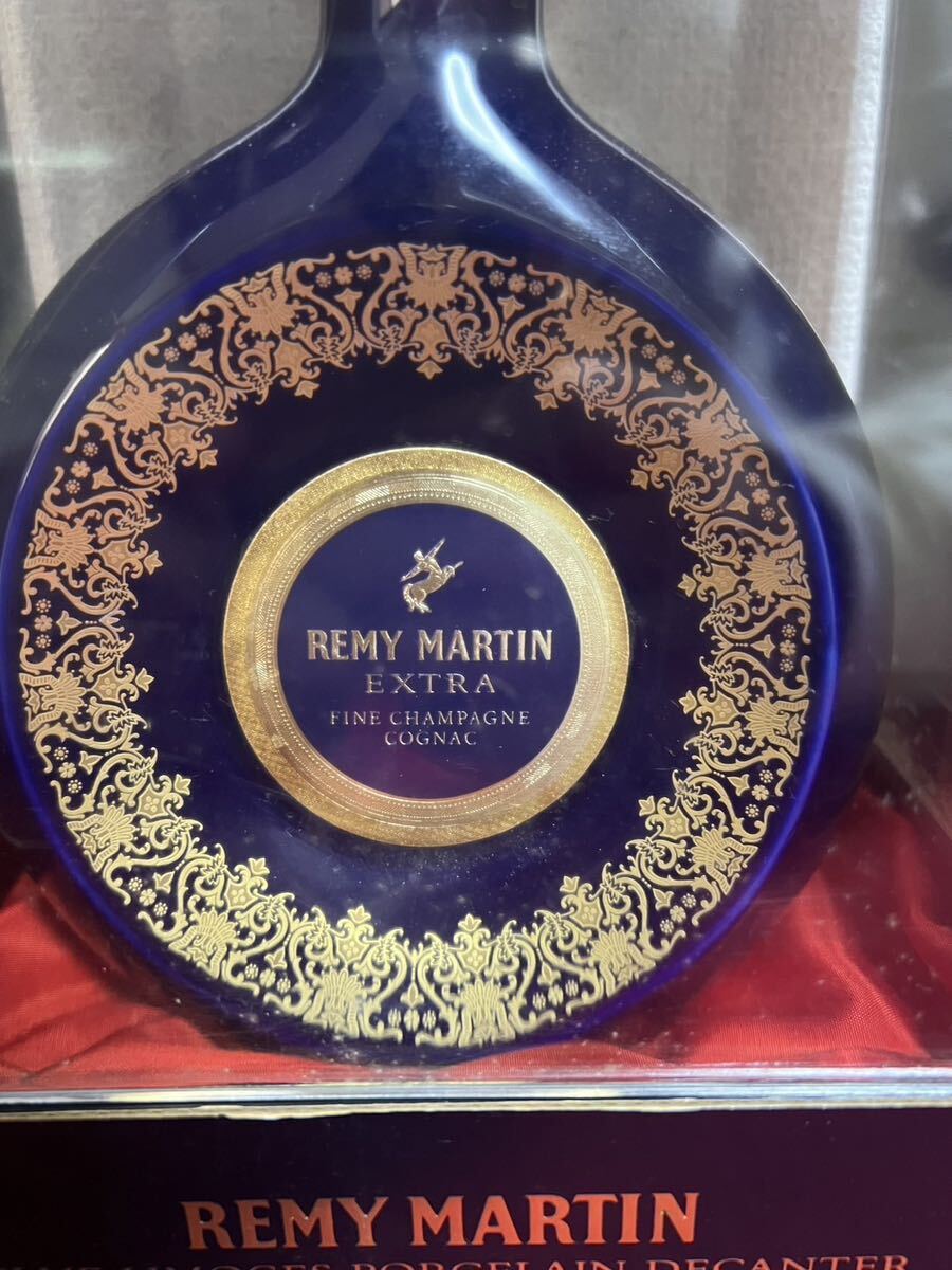 お酒 未開栓品 REMY MARTIN EXTRA レミーマルタン エクストラ コニャック ブランデー ブルーリモージュ 陶器 古酒 700ml 40%の画像2