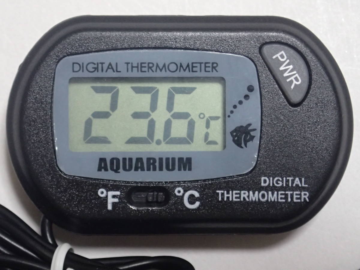【送料込】デジタル水温計 2個 電池付  温度計 新品 即決  金魚・シュリンプ・メダカ・グッピー水槽の水温管理、爬虫類の温度管理にの画像3