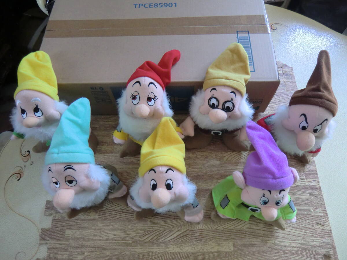 ! free shipping! new goods Disney 7 person. small person soft toy ~ not for sale PET bottle size 