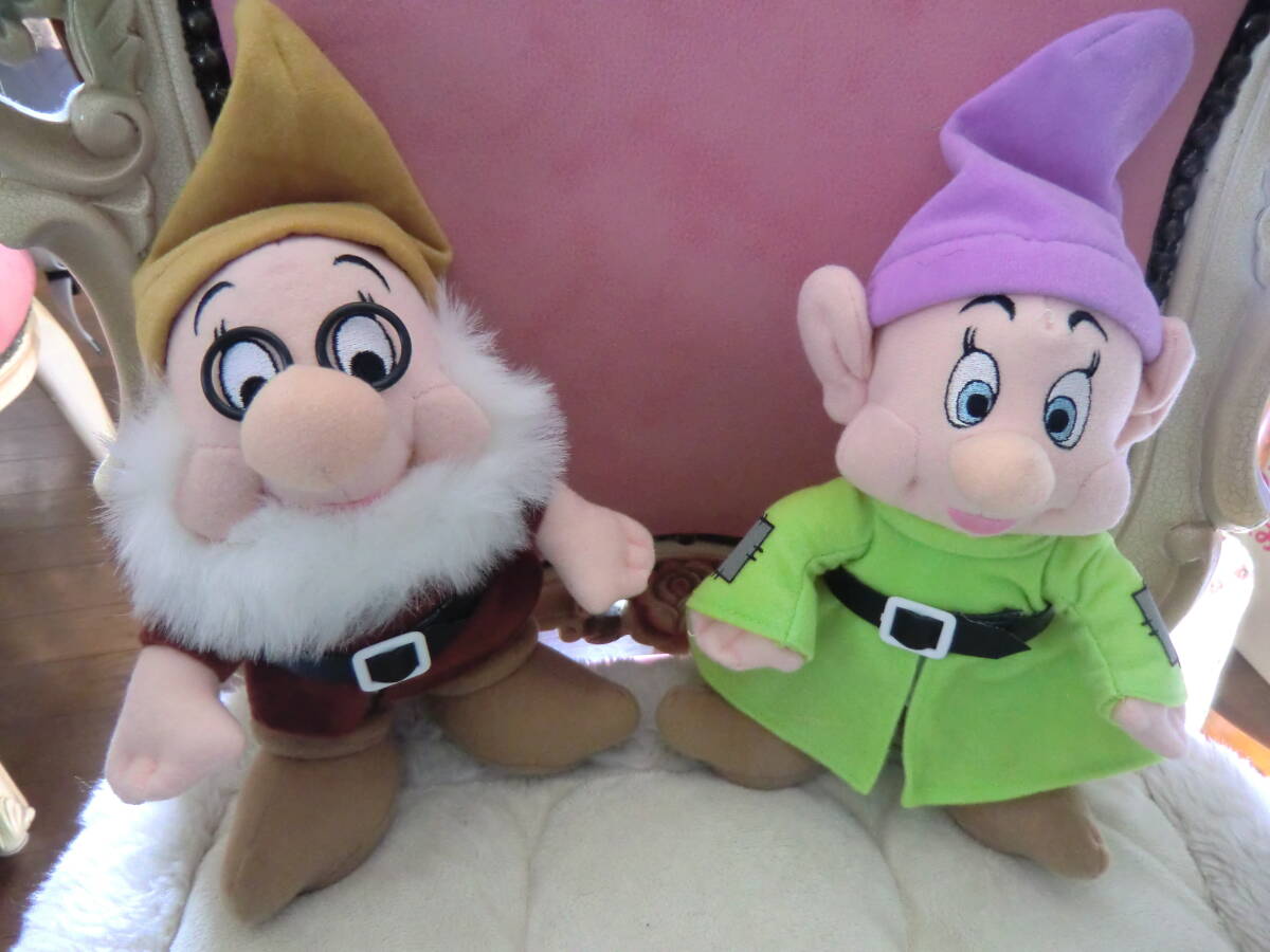 ! free shipping! new goods Disney 7 person. small person soft toy ~ not for sale PET bottle size 
