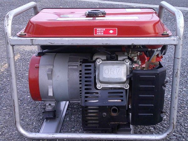 中古 makita マキタ 50Hz/60Hz 1.7/2.0kVA 発電機 G2000H_画像3