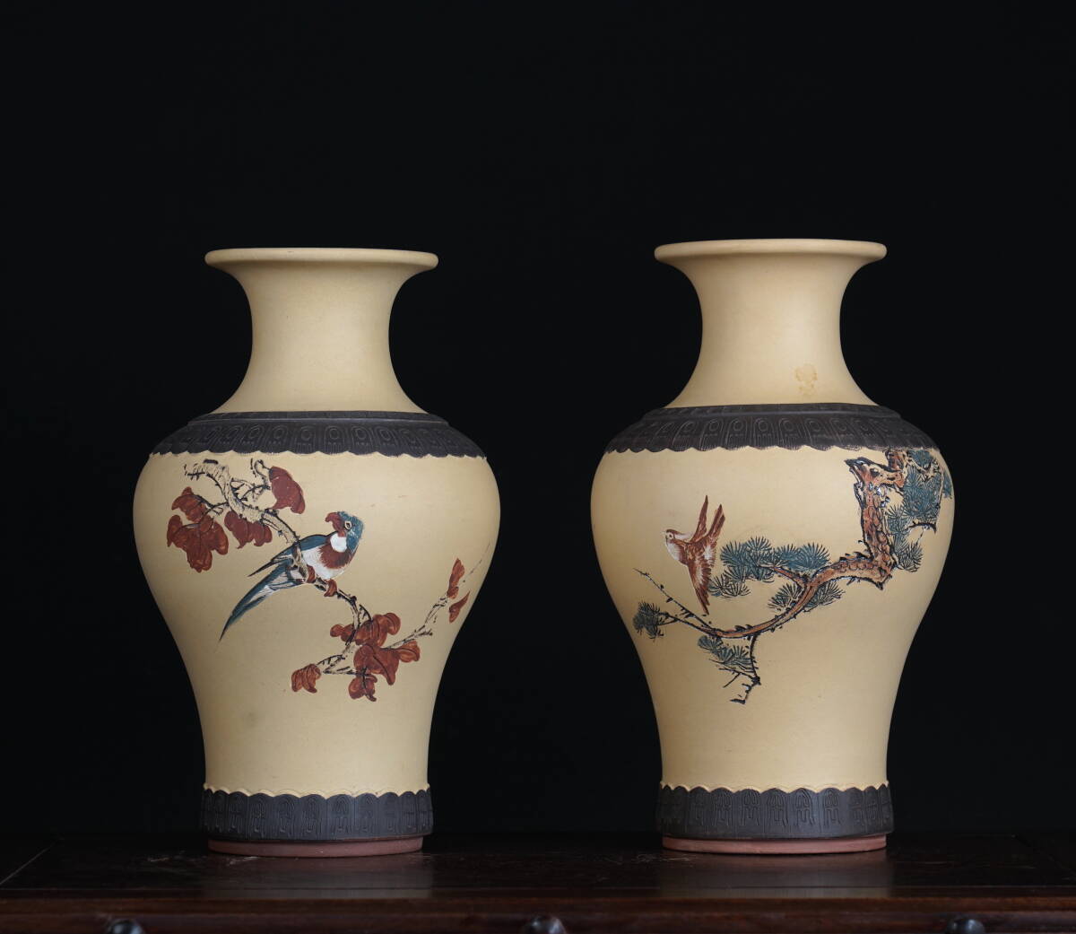 ★決算特価商品★ 中国宜興花器花瓶白泥花鳥図松小禽図一対H高さ29cm 無落款宜興 その他