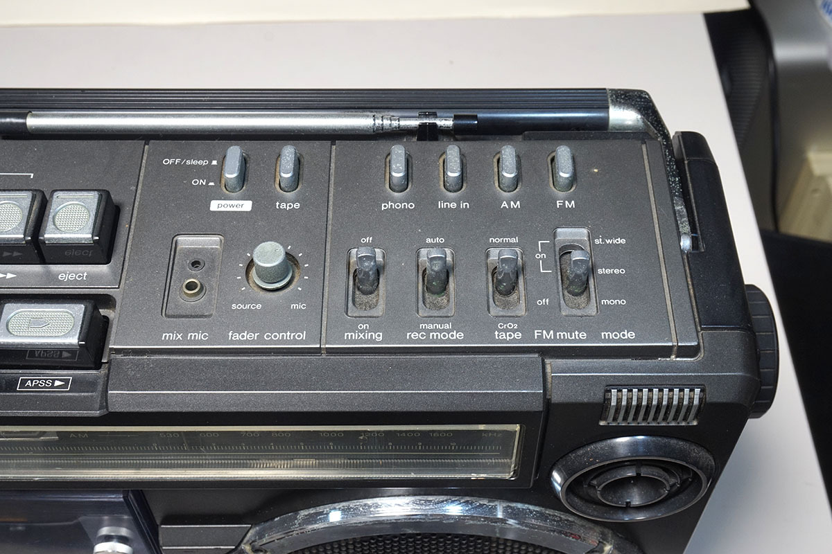 SHARP シャープ ラジオ付ステレオテープレコーダー GF-303SB ラジカセ レトロ 昭和の画像10