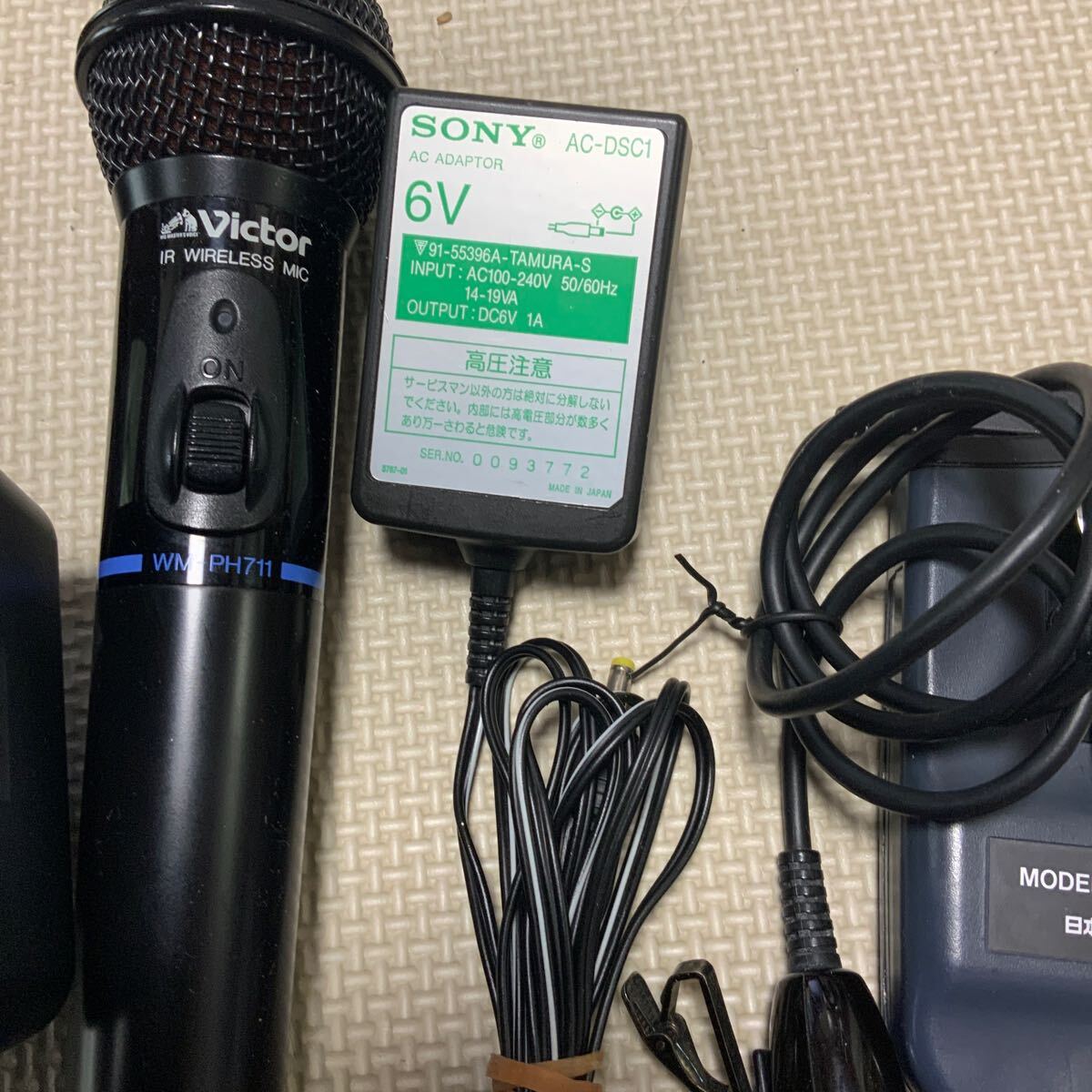  Victor infra-red rays wireless microphone x2 + charge pcs. set WM-PH711&WM-PH81&WT-C80&SSV3815