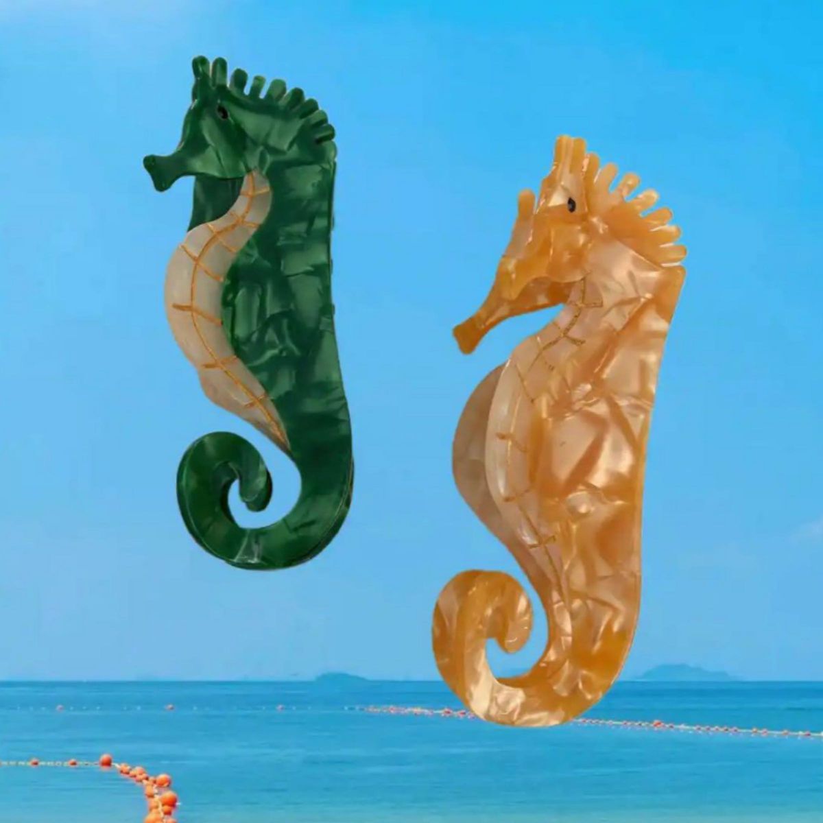 タツノオトシゴ　seahorse ヘアクリップ　バレッタ　海　ゴールド　黒目