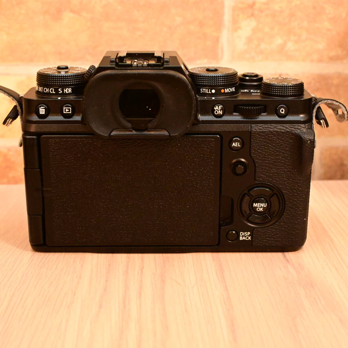 0423/E686-77 FUJIFILM X-T4 ボディ ブラック ミラーレス一眼カメラ フジフィルム 富士フィルムの画像3