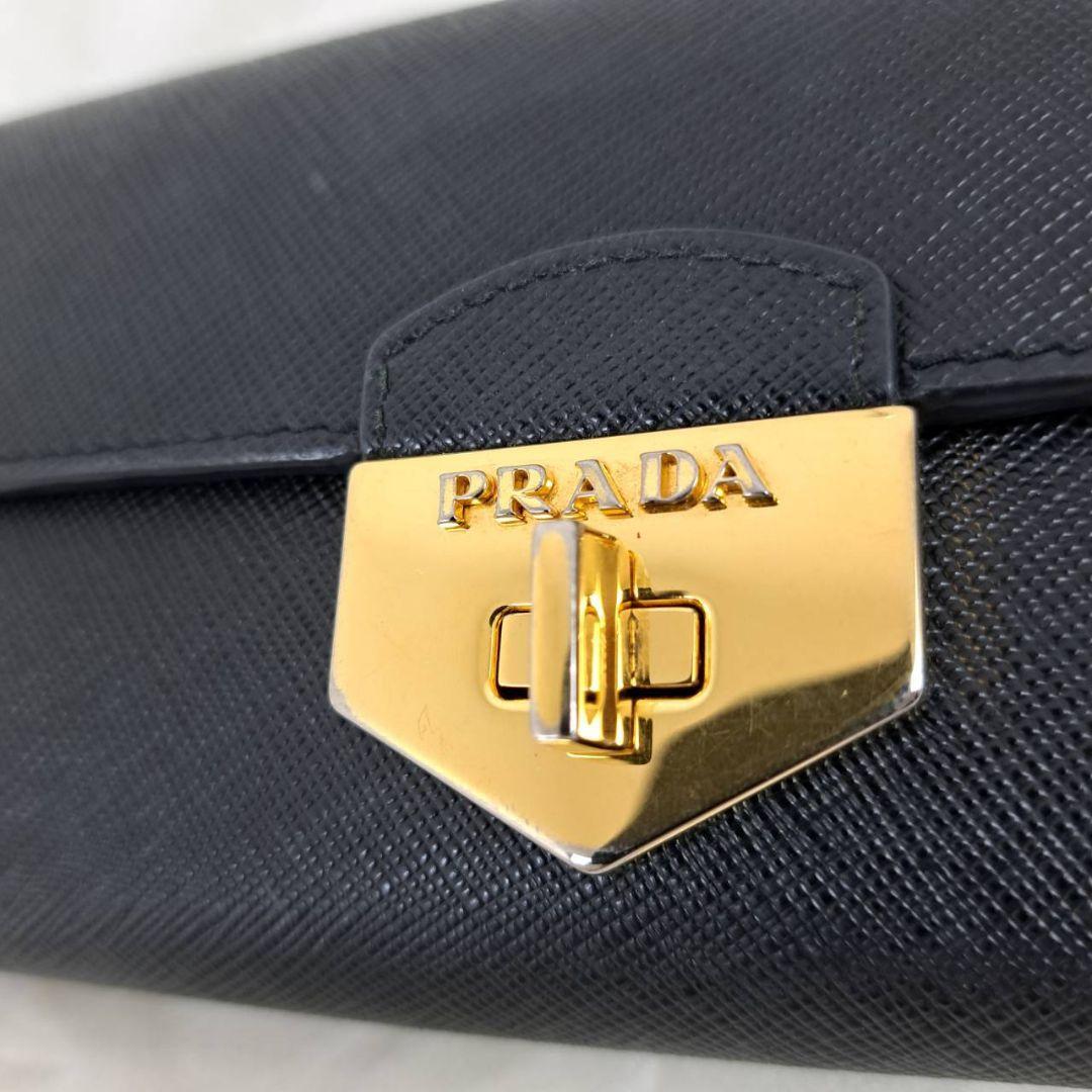 PRADA　プラダ　長財布　サフィアーノ　ゴールド金具　黒　赤　ターンロック　ファスナー付き　ロゴゴールド　ブラック