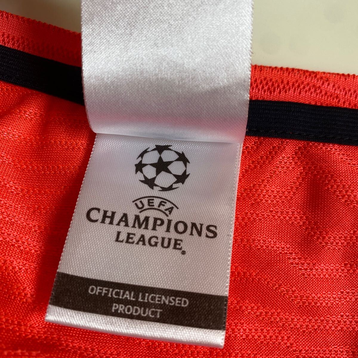 【美品】FC Bayern Munchen バイエルンミュンヘン チャンピオン リーグ ホームユニフォーム メッシュ加工 Tシャツ サイズSの画像4