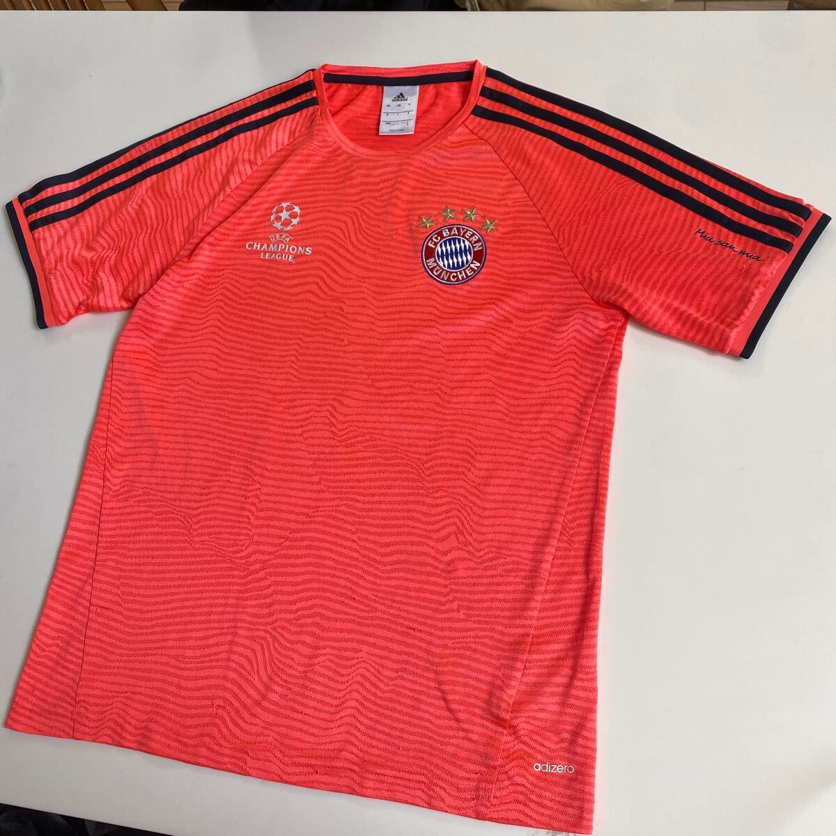 【美品】FC Bayern Munchen バイエルンミュンヘン チャンピオン リーグ ホームユニフォーム メッシュ加工 Tシャツ サイズS_画像2