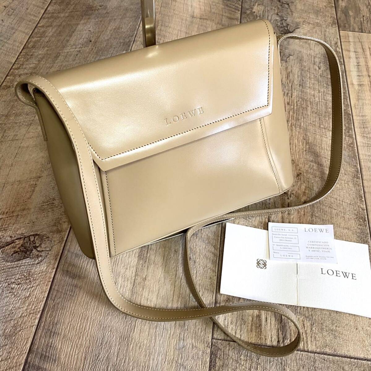 LOEWE ロエベ ショルダーバック ベージュ LOEWE ベージュレザーショルダーバッグ