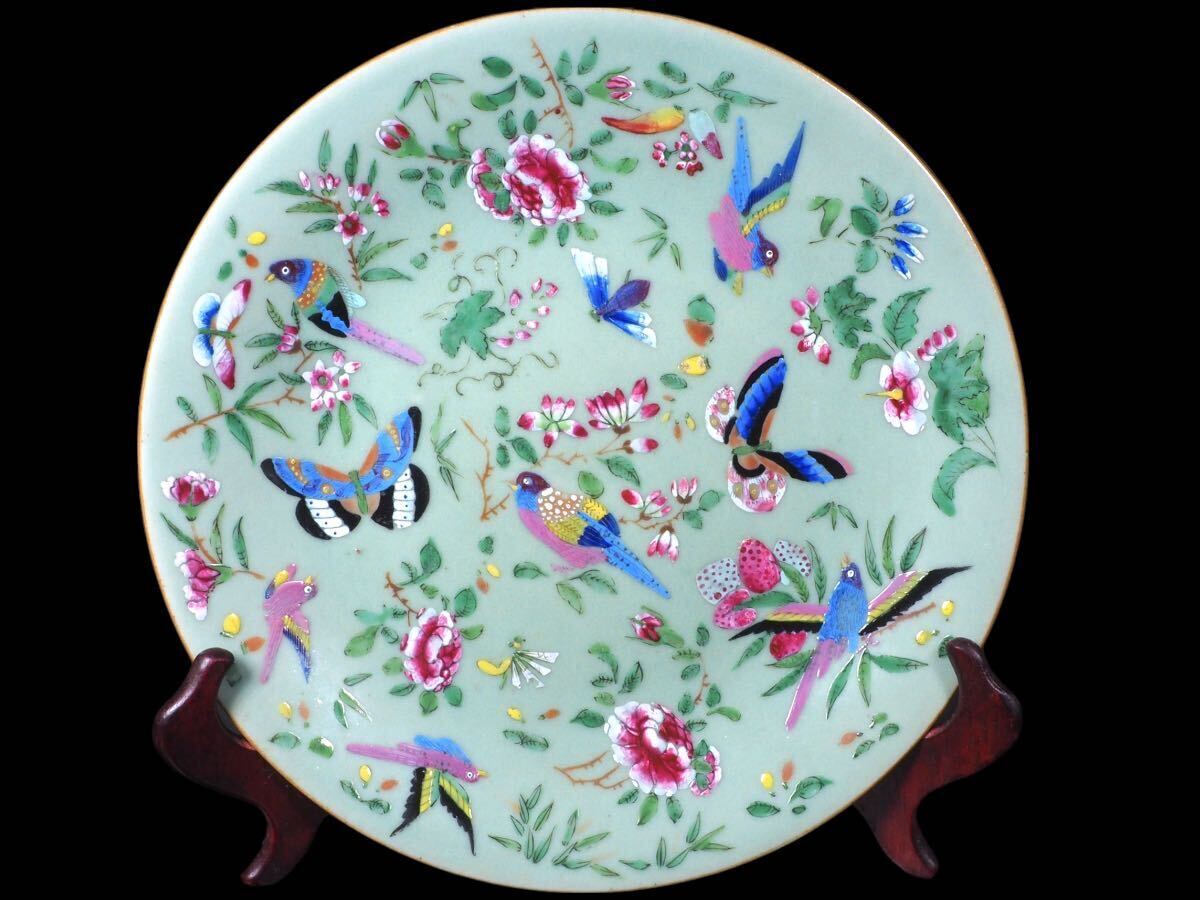 中国清朝期 粉彩磁器精品皿 全面彩色蝶に花鳥図 直径25.5cm超  美しい青磁色 在銘 本物保証 の画像2