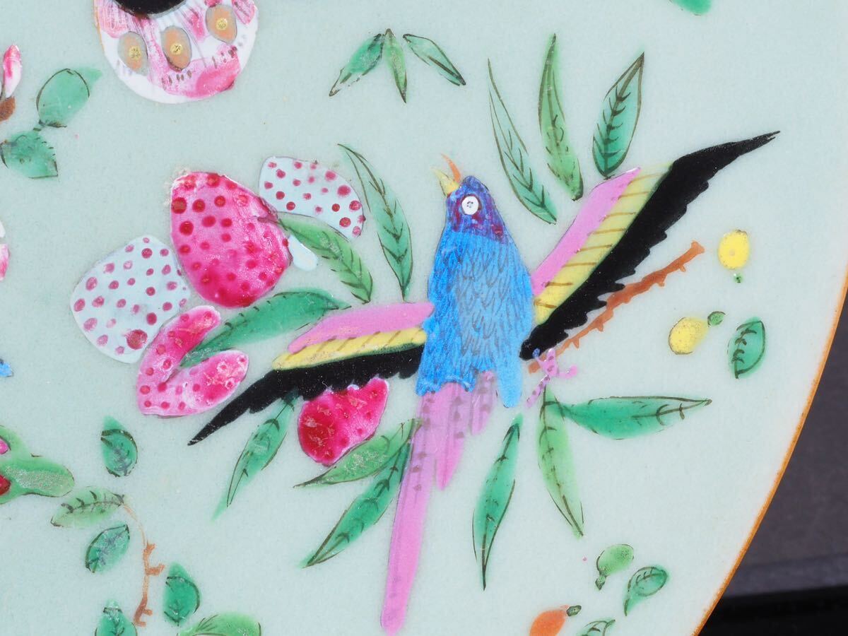 中国清朝期 粉彩磁器精品皿 全面彩色蝶に花鳥図 直径25.5cm超  美しい青磁色 在銘 本物保証 の画像3