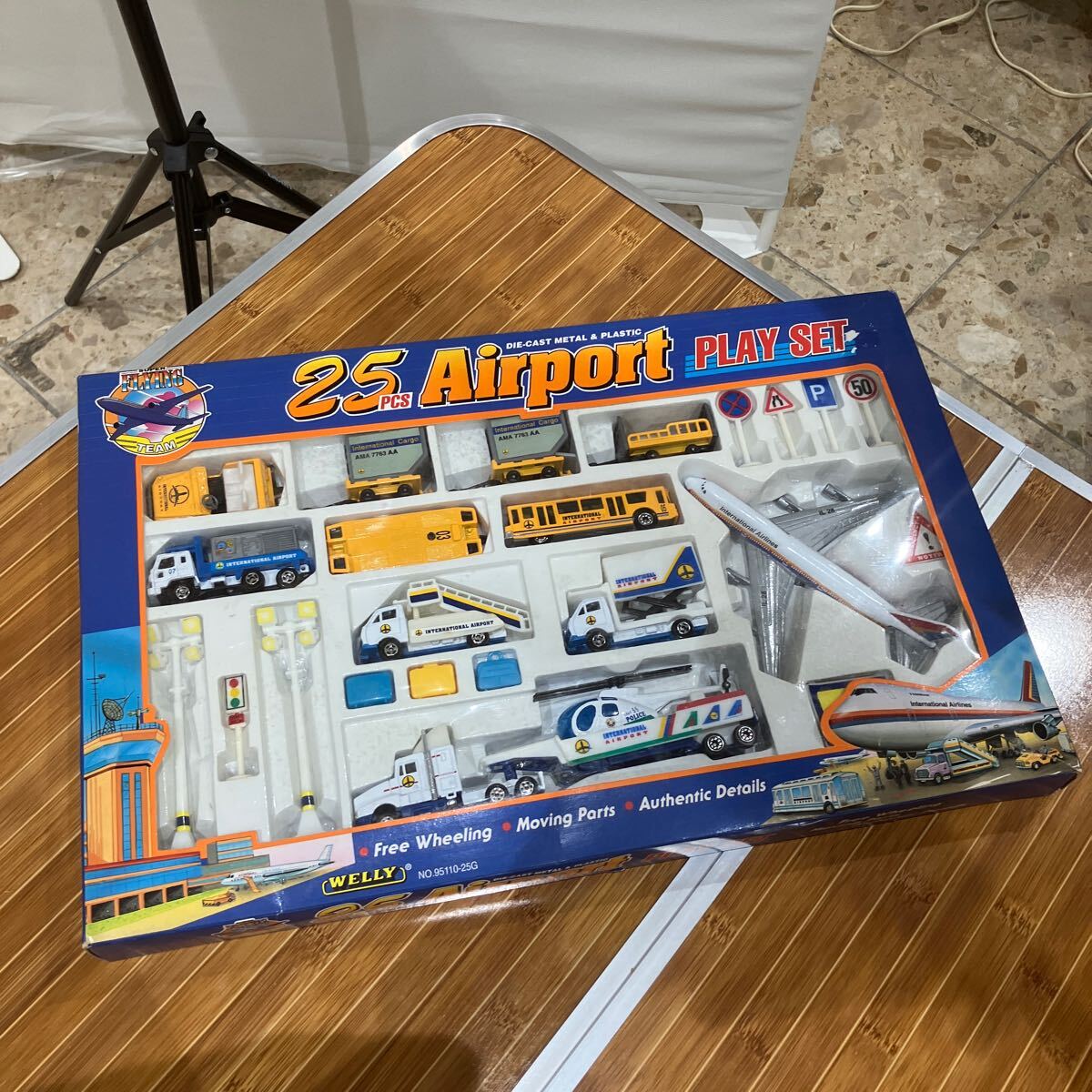 【E/H06060】おもちゃ 25pcs Airport PLAYSET ミニカー ダイキャストの画像1