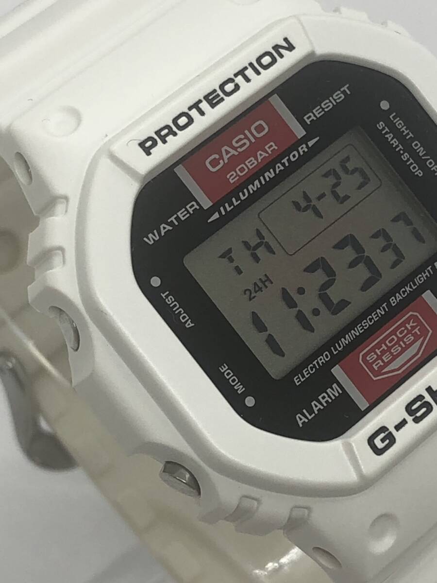 【E/C2177】CASIO G-SHOCK ジーショック DW-5600EH 白 稼動品 腕時計の画像6