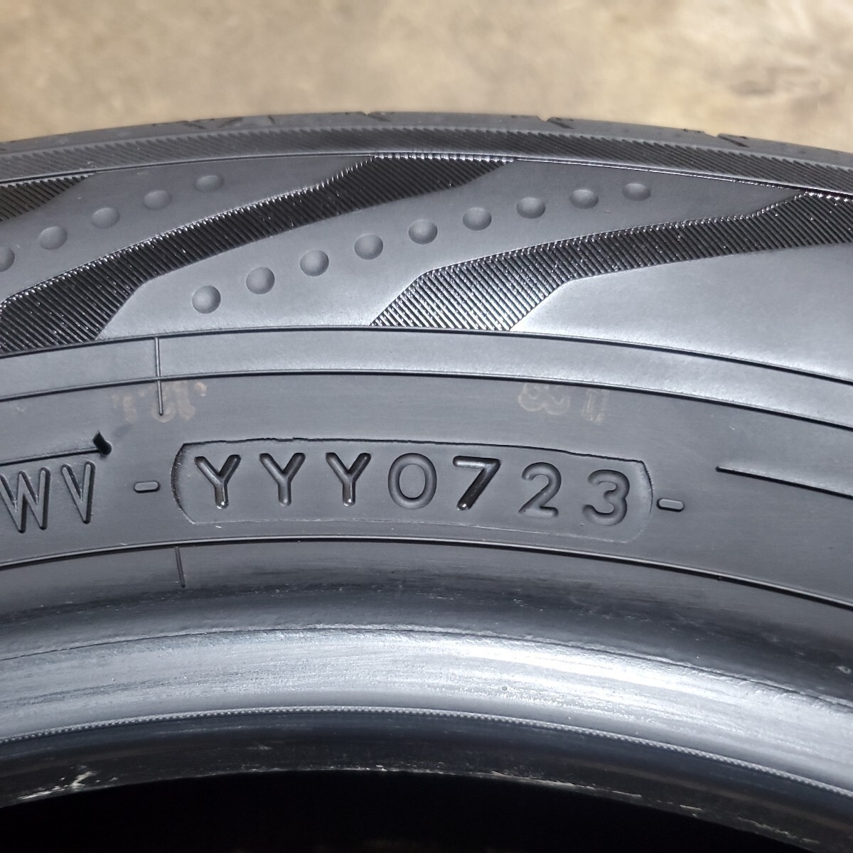 【パンク補修用に】YOKOHAMA ヨコハマ BLUEARTH-RV ブルアース RV-03 195/60R16 89V 23年製 ノーマルタイヤ1本 残溝約6.9ミリ W54_画像8