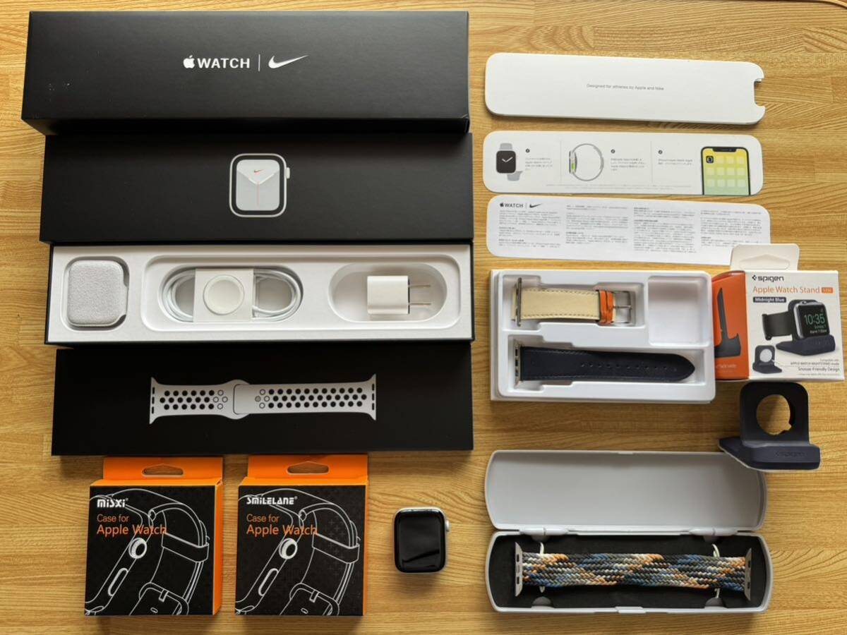 8680円 バンド、カバーetcおまけ多数◇Apple Watch Nike Series 8680円 バンド、カバーetcおまけ多数◇Apple Watch Nike Series