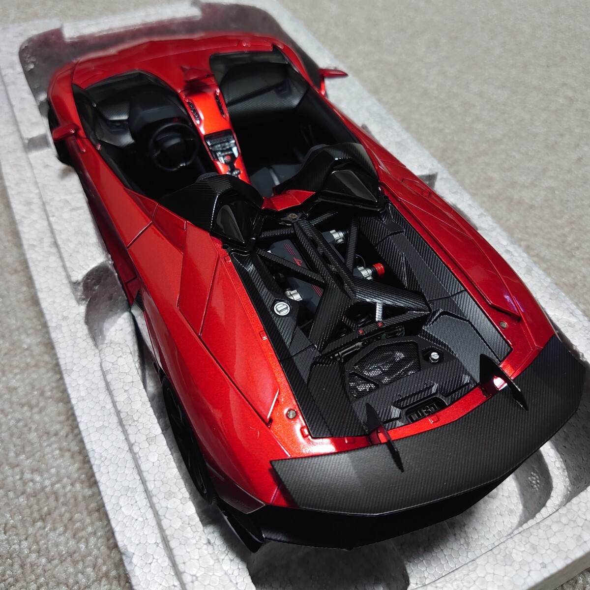 AUTOart オートアート 1/18 Lamborghini ランボルギーニ Aventador アヴェンタドール J メタリックレッド シグネチャーシリーズ 74673の画像8