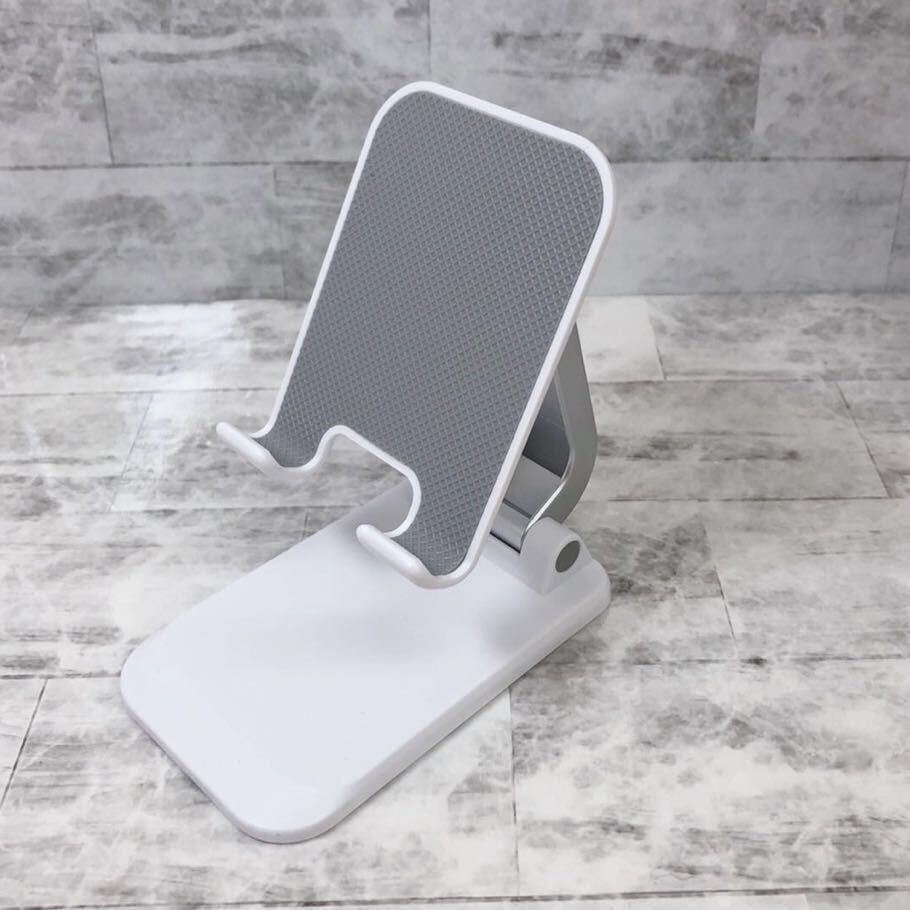 【未使用】CTRIC スマホスタンド 折りたたみ式 卓上 角度高さ調整可能 コンパクト小型 携帯電話全機種対応 ホワイト シンプル の画像1